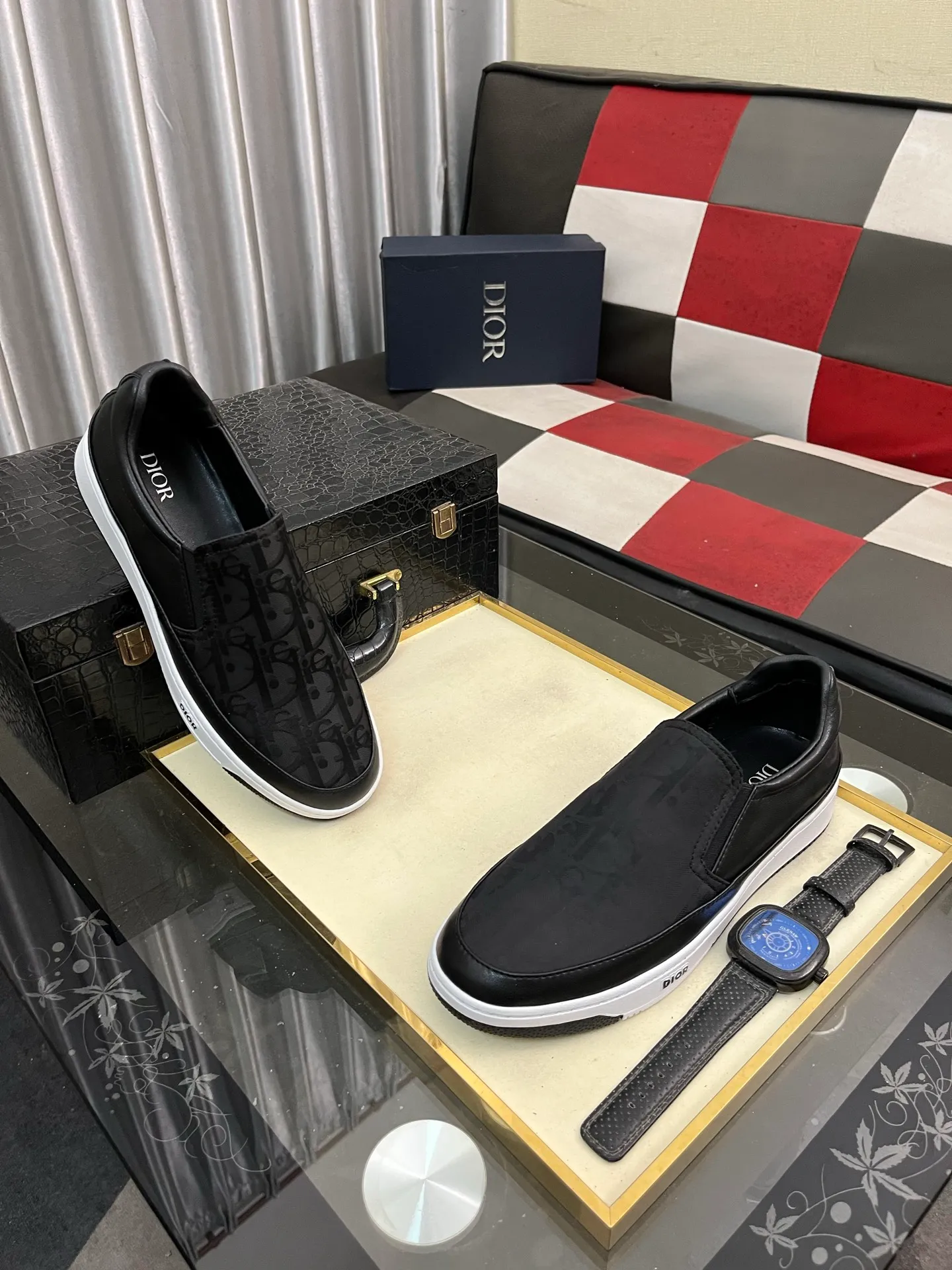Men's men's shoes 💰420⌚️⌚️Dior unique modern style sneakers. Counter purchasing 🏃casual leather shoes😍😍 original cowhide leather imported from Italy (refuses to discolor and grind feet) soles: original soles specially provided by the original factory, super cool😍 lace up and walk with wind👍 style design ⚠️ super comfortable and wear-resistant original soles. Code number: 38-444️⃣Colors available